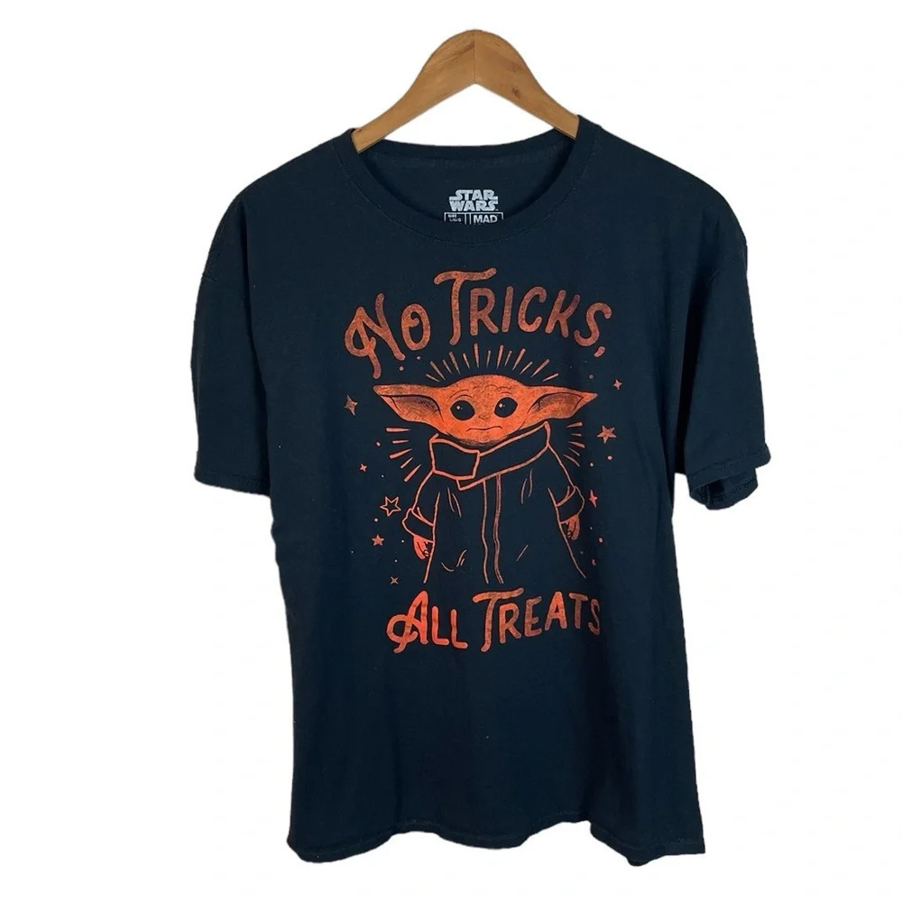 TS353 Men’s Mad Engine Star Wars No Tricks Just Treats Yoda T Shirt L